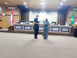 Wali Kota Parepare, Serahkan LKPJ ke Ketua DPRD