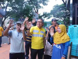 Taufan Pawe Sarapan Bersama Petugas Kebersihan dan Pedagang di Pantai Seruni Bantaeng, Jalin Keakraban Masyarakat