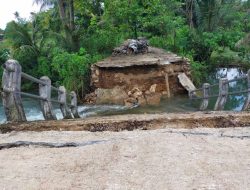 Jembatan Ambruk di Kampung Tiu tak Kunjung Diperbaiki