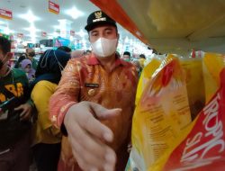 Sidak Pasar, Chaidir Syam Temukan Minyak Goreng Dibawah Harga Pasaran