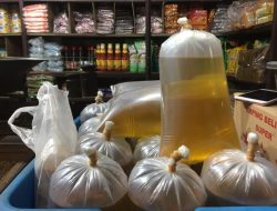 Dinas Perdagangan Salurkan 9 Ton Minyak Goreng ke Pasar Topoolyo
