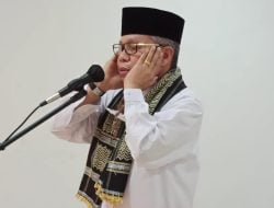 Subhanallah! Wali Kota Taufan Pawe Kumandangkan Azan di Masjid Terapung BJ Habibie