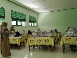 SMPN 4 dan PKM Lembang Screening Kesehatan Siswa