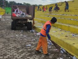 Pasca Laga PSM Vs Sulut United, Tim Kebersihan DLH Lakukan Cleaning Up di GBH Kota Parepare