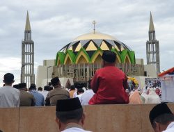 Wali Kota dan Kapolres Parepare Salat Idul Adha di Masjid Terapung BJ Habibie