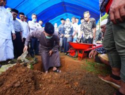 Peletakan Batu Pertama Masjid Hajar Aswad Ulu Batu, Bupati Pangkep Sumbang Rp 100 Juta