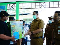 Bupati Pangkep Serahkan Bantuan Hibah untuk Warga Desa Coppo Tompong