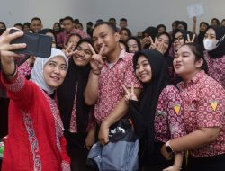 Aliyah Mustika Ilham Jadi Rebutan Siswa SMKN 6 Makassar