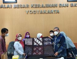Tingkatkan SDM IKM Sutera, Bupati Wajo Kunjungi Balai Kerajinan Batik di Yogyakarta
