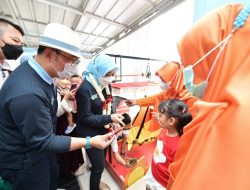 Ridwan Kamil Hadiri Pelaksanaan Kick Off Bulan Imunisasi Anak Nasional Tahap II di Karawang