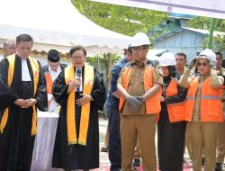 Pj Gubernur Sulbar Lakukan Peletakan Batu Pertama Pembangunan Gereja Toraja Mamuju