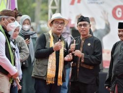 Empat Desa Naik Kelas, Gubernur Ridwan Kamil Serahkan Empat Maskara