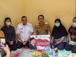 Ridwan Kamil Bantu Anak Yatim di Bekasi