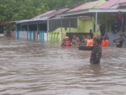Pimpin Evakuasi Warga Terjebak Banjir, Dandim 1405/Parepare Imbau Tetap Siaga
