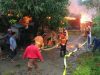 Antisipasi Kobaran Api Lebih  Besar, Damkar Selamatkan Tiga Rumah Warga