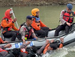 Tim SAR Brimob Temukan Korban Hanyut di Sungai Tanrutedong