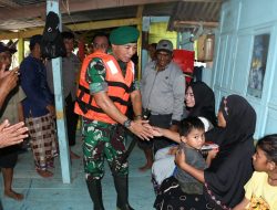Pangdam XIV Hasanuddin Bantu Korban Banjir di Romang Tangngayya