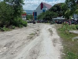 Kondisi Jalan Kampus Unsulbar Memprihatinkan