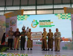 Puncak HUT Parepare, Gubernur Sulsel Serahkan Bantuan Keuangan Rp10 Miliar