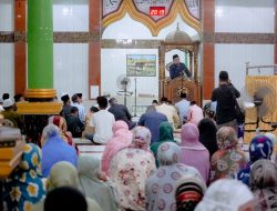 Safari Ramadan di Pujananting, Suardi Saleh Serahkan Bantuan Masjid