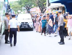 Aparat Polres Kawal Rombongan JCH Majene Hingga Makassar