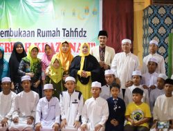 Safari Dakwah, Erna Rasyid Taufan Ingatkan Santri Cinta Alqur’an