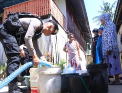 Bantu Atasi Krisis Air, Polres Majene Beri Bantuan Warga Kelurahan Baurung