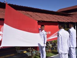 Warga Binaan Jadi Pengibar Bendera, Rutan Pinrang Peringati Hari Lahir Kemenkumham ke-78