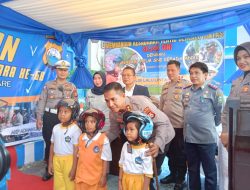 Syukuran Peringatan Hari Lalu Lintas Bhayangkara ke-68, Satlantas Polres Parepare Berbagi Ratusan Helm untuk Anak TK