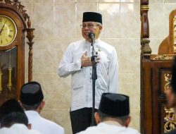 Wali Kota Zikir Bersama Jemaah Masjid Jami Al-Manar