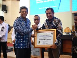 Kepatuhan Pelayanan Publik Diakui, Pj Wali Kota Akbar Ali Terima Penghargaan Ombusdman