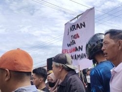 Massa Demo di Depan PN Pinrang, Sidang Kedua Terdakwa Penyegelan Tower