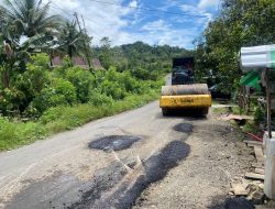 Jalan Poros Penghubung Kecamatan Barru Tanete Riaja Mulai Dikerja