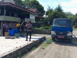 Kerahkan Dua Mobil Tangki, PAM Tirta Karajae Parepare Distribusikan Air Bersih ke Lokasi Banjir di Wajo