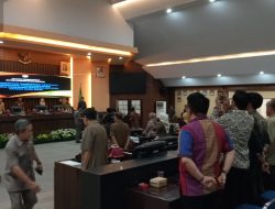 Ketua DPRD Barru Serahkan Empat Ranperda Inisiatif