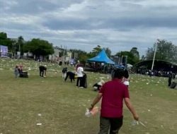 Usai Jalan Sehat TSM Day, Panitia Langsung Bergerak Bersihkan Sampah di Lapangan Andi Makkasau 