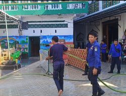 Tim Damkar Parepare Sigap Respons Masyarakat, Lakukan Penyedotan Air Genangan Banjir