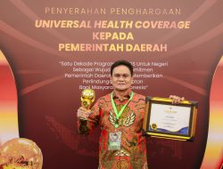 Pemkab Barru Kembali Kembali Menerima Penghargaan UHC