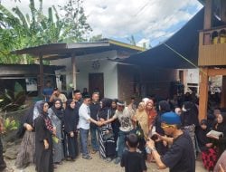 Melayat di Rumah Duka, Suwardi Haseng Diserbu Emak-Emak