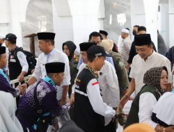 Lepas Ratusan JCH Parepare, Pj Wali Kota Akbar Ali Ingatkan Jaga Kesehatan dan Nama Daerah