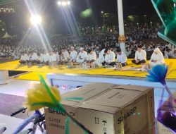 Dihadiri Belasan Ribu Jemaah, Lantunan Zikir dan Sholawat Menggema di Erat Bersalam Bersholawat