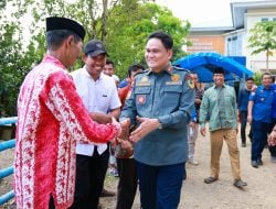 Bupati Barru Serahkan Mobil Ambulance di Kecamatan Pujananting