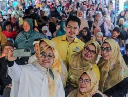 Dukungan Emak-emak Penuh Semangat kepada Erat Bersalam