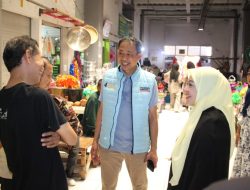 Blusukan ke Pasar Lakessi, Erat Bersalam Komitmen Hadirkan Program Peningkatan Usaha