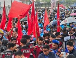 Pengurus dan Kader DPD PSI Makassar Merahkan Kampanye Akbar Sehati di Lapangan MNEK Pantai Losari