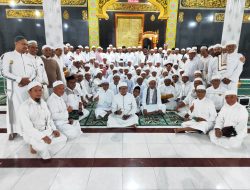 Diguyur Hujan, Pejuang Subuh Serbu Masjid Rahmatan LumpuE