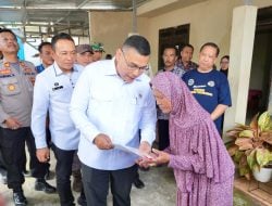 Serahkan Sertipikat Elektronik Door to Door, Wamen Ossy Tekankan Soal Keamanan dan Kemudahan Akses
