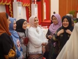 Hadiri Fashion Show Wastra, Ketua Dekranasda Parepare dr. Andi Arfiah Tasming Apresiasi Peluncuran RBI