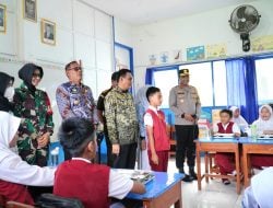 Wawali Hermanto Tinjau Program Makan Bergizi Gratis Perdana, Disambut Senyum Ceria Anak Sekolah