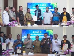 Wali Kota Parepare Serahkan Sertipikat Tanah Wakaf